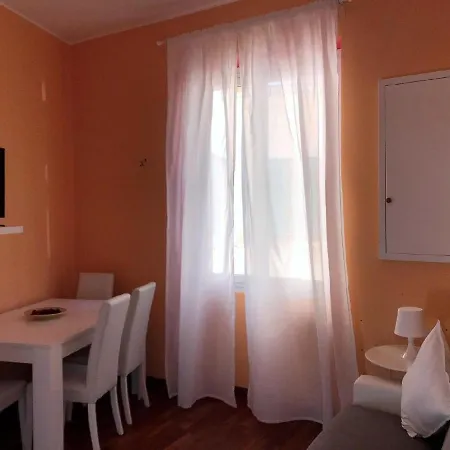 Ferienwohnung Fur 4 Personen Ca 30 M In Genua, Italienische Riviera Italienische Westkuste アパート ジェノヴァ